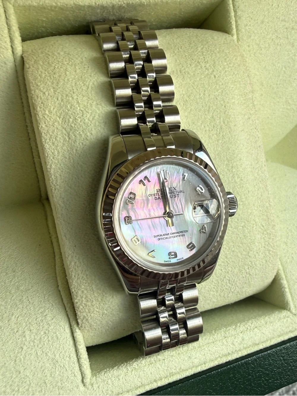 Rolex Ladies Watch with Mother-of-Pearl Dial, fluted bezel and jubilee Bracelet
